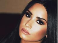 Demi Lovato z dużym dekoltem